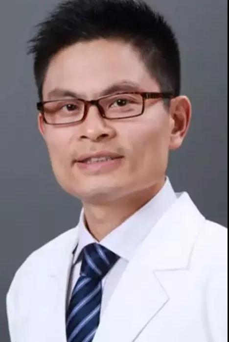 浙江省人民醫(yī)院骨科主任醫(yī)師金永明,臨床醫(yī)學(xué)博士。骨科副主任、脊柱外科中心常務(wù)副主任(主持工作)。.jpg 浙江省人民醫(yī)院骨科主任醫(yī)師金永明,臨床醫(yī)學(xué)博士。骨科副主任、脊柱外科中心常務(wù)副主任(主持工作)。.jpg
